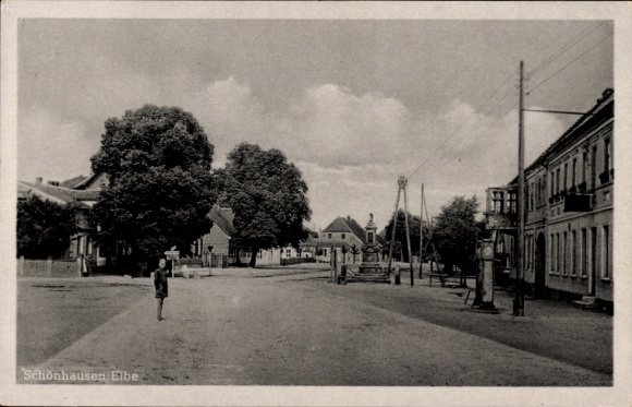 Postcard Schönhausen an der Elbe, street view, monument