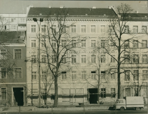 Photo Berlin Lichtenberg Alt Friedrichsfelde, Street of Liberation North 104, old building, new building