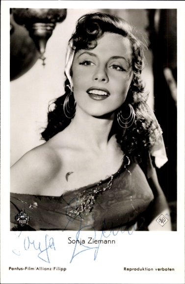 Postcard actress Sonja Ziemann as Thief of Baghdad, portrait, earrings
