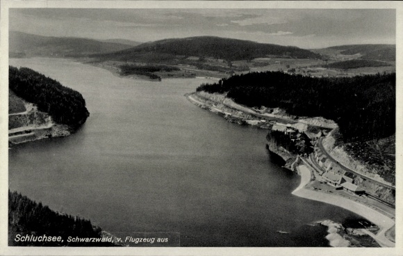 Ak Schluchsee im Schwarzwald,  Schwarzwald, Luftaufnahme, Waldlandschaft, Gewässer, Gebäude