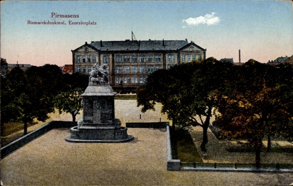 Ak Pirmasens am Pfälzerwald Rheinland Pfalz, Bismarckdenkmal, Exerzierplatz