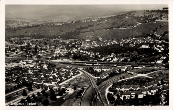 Ak Hattingen Immendingen in Baden, luchtfoto van Hattingen, Baden, veel huizen, landelijke omgeving