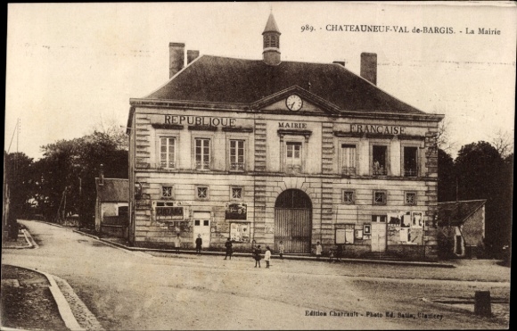 Ak Châteauneuf Val de Bargis Nievre, Rathaus