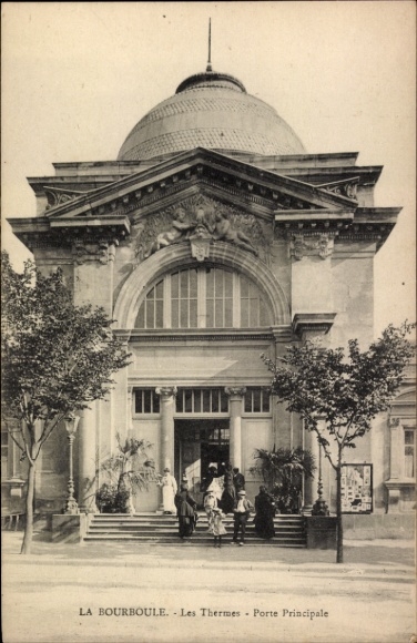 Postcard La Bourboule Puy-de-Dôme, Historic Building, Les Thermes, Main Entrance, People, Trees