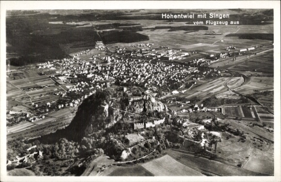 Ak Singen Hohentwiel Baden Württemberg, Luftaufnahme von Hohentwiel mit  Landschaftsaufnahme, 