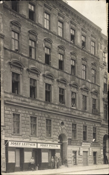 Photo Postcard Vienna 16, Herbststrasse 53, actions of Josef Leitner and Josef Pavlik