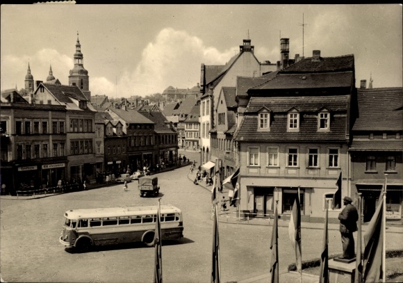 Postcard Lutherstadt Eisleben in Saxony Anhalt, August Bebel Platz, bus, Lenin monument, shops