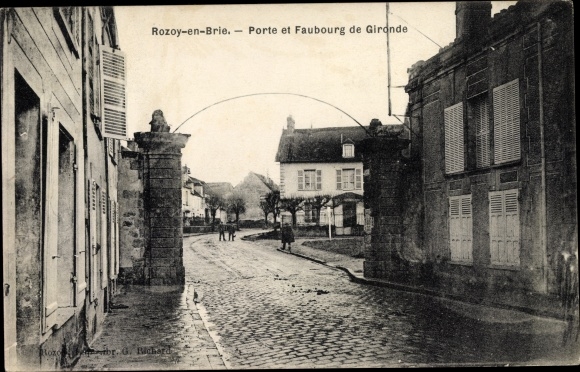Postcard Rozoy in Brie Seine et Marne, Porte and Faubourg de Gironde