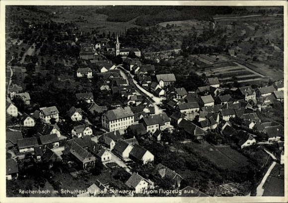 KP Reichenbach im Vogtland, widok z lotu ptaka na Reichenbach, kościół, budynki mieszkalne, krajobraz