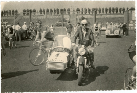 Photo Potsdam, cycling race, motorcycle with sidecar