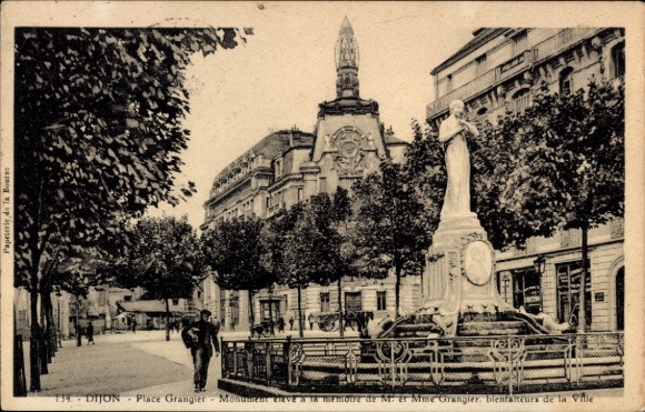 KP Dijon Côte d'Or, Place Grangier, pomnik M. i Pani Grangier, drzewa, ulica