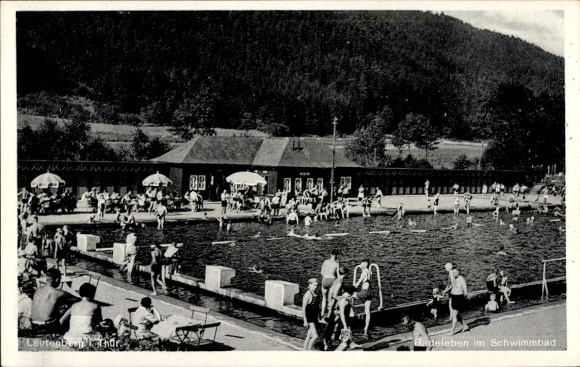 Ak Löhma Leutenberg in Thüringen, Schwimmbecken, Sonnenliegen, Badegäste, Flusslandschaft