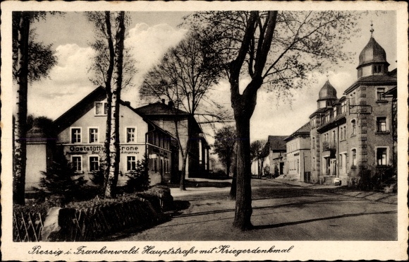 Ak Pressig Oberfranken, Hauptstraße mit Kriegerdenkmal, Gaststätte zur Krone