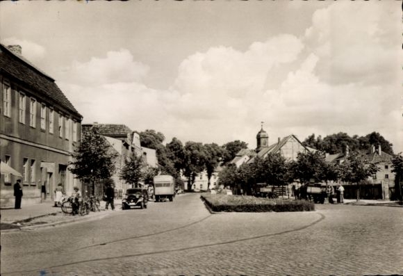 Postcard Oranienburg in Brandenburg, city view with road curve, trees, old buildings, vintage cars, blue