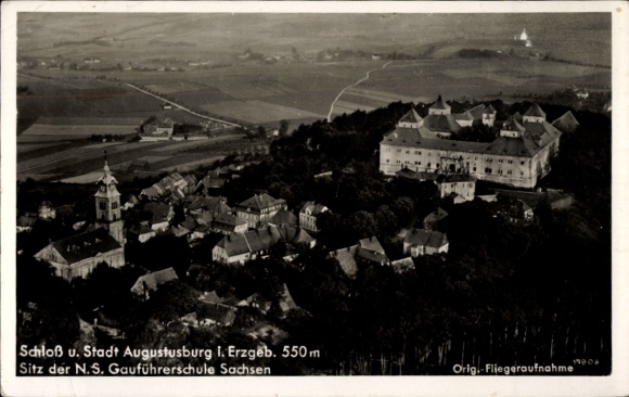Ak Augustusburg im Erzgebirge, Fliegeraufnahme mit Schloss, Sitz der NS Gauführerschule Sachsen