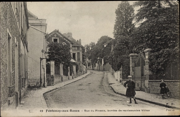Postcard Fontenay at Roses Hauts de Seine, Rue du Plessis, lined with lovely Villas