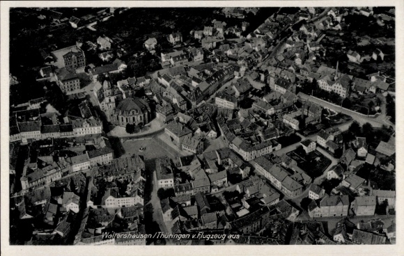 Ak Waltershausen in Thüringen, Luftaufnahme,  Thüringen,  Gebäude, Stadtansicht