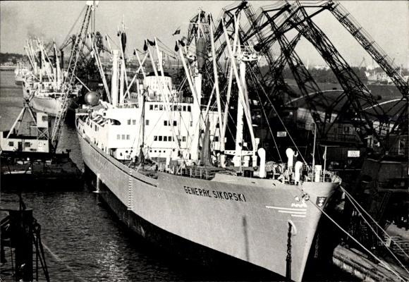 Postcard cargo ship MS General Sikorski, shipyard
