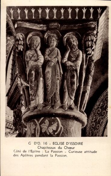 Postcard Issoire Puy de Dôme, Three Apostles, capitals, Eglise d' La Passion, curious attitude