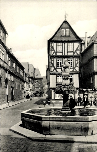 Postcard Herborn Dillkreis, Bahnhofstrasse, fountain