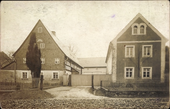 Photo Postcard Wachau in Saxony, street section with houses and courtyard