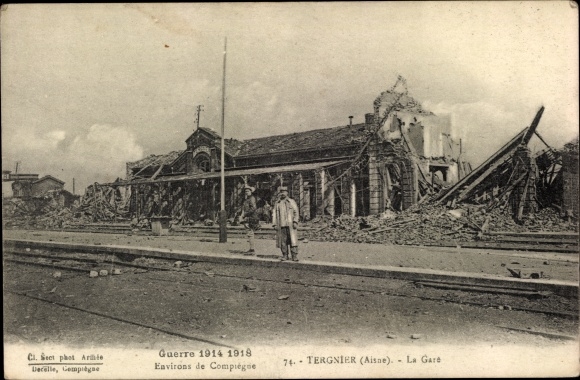 Postcard Tergnier Aisne, La Gare, ruins