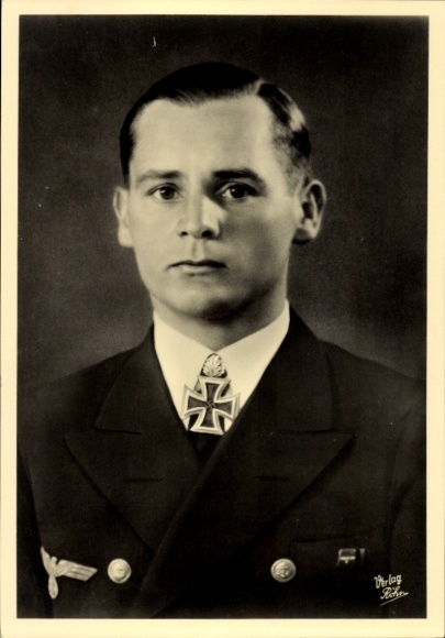 Postcard Lieutenant Commander Engelbert Endraß, Knight's Cross recipient, Kriegsmarine, portrait