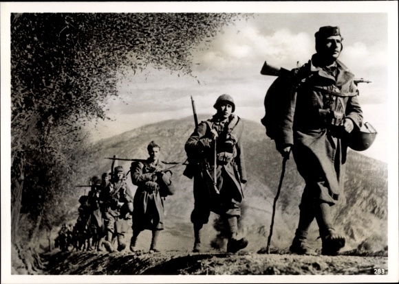 Photo Heinrich Hoffmann, Italian soldiers are advancing on Greek territory, autumn 1940, II WW