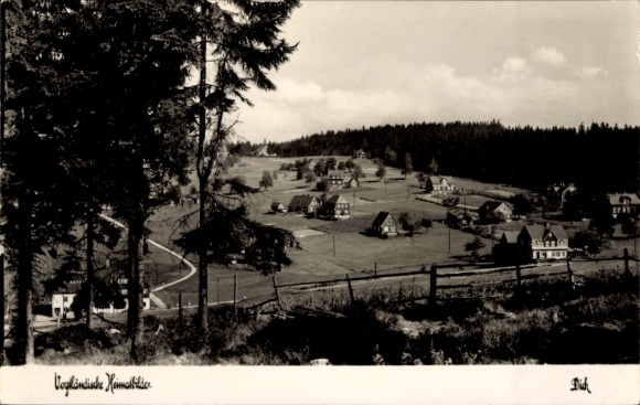 Ak Mühlleithen Klingenthal in het Vogtland Saksen, landschap met hutten, bossen, wolken, weg