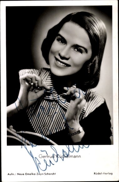 Postcard actress Gertrud Kückelmann, portrait, autograph, the chaplain of San Lorenzo