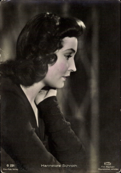 Ak-actrice Hannelore Schroth, portret in profiel