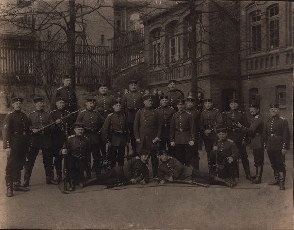 Foto Hansestadt Lübeck, Deutsche Soldaten in Uniformen, Schaap, Schwartau