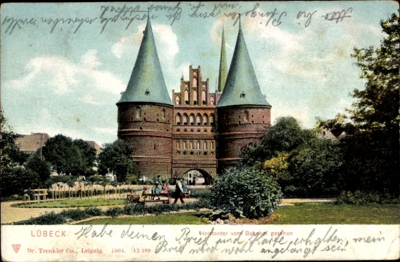 Postcard Lübeck Schleswig Holstein, Holstentor seen from the train station