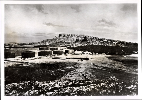 Foto Hoffmann, Blick auf die Curacao Bucht mit Öltanks, April 1942
