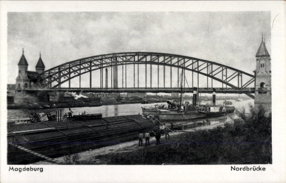 Postcard Magdeburg in Saxony-Anhalt, North Bridge, barges