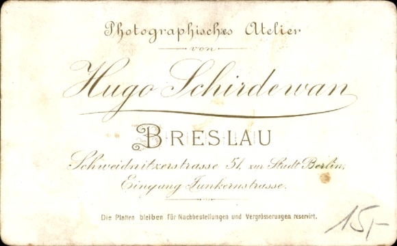 CdV Drie jonge mannen met bierpullen, fotograaf Hugo Schirdewan, Breslau