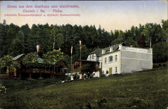 Postcard Picka Oppach in Upper Lusatia, Inn zum Waldfrieden, residents in front of the house