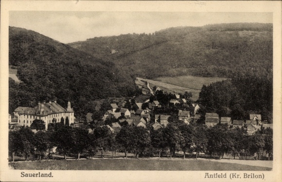 Ak Antfeld Olsberg im Sauerland, Gesamtansicht mit Schloss Antfeld