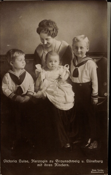 Ak Herzogin Viktoria Luise zu Braunschweig Lüneburg, Prinz Ernst August, Georg Wilhelm, Friederike