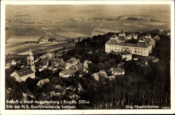 Ak Augustusburg im Erzgebirge, Fliegeraufnahme mit Schloss