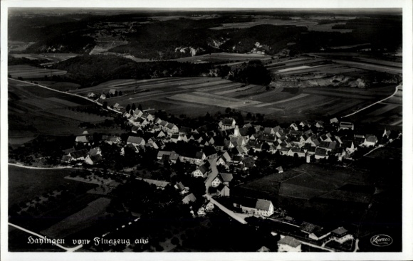 Ak Hayingen auf der Schwäbischen Alb, Luftaufnahme von  ländliche Umgebung,  Architektur