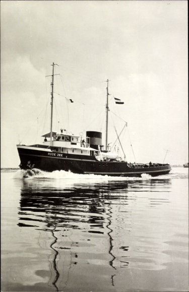 Postcard tugboat MT Rode Zee at full speed, L. Smit &amp; Co.