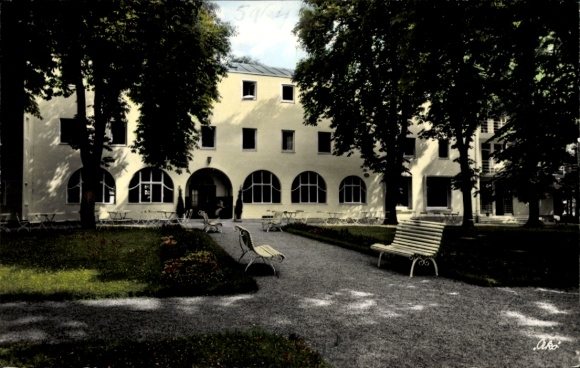 Ak Bad Gögging Neustadt an der Donau Niederbayern, Hotelgebäude, Gartenanlage, Bänke, Bäume, e...