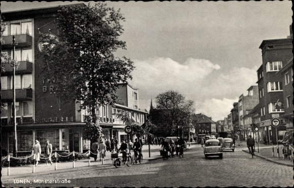 Postcard Lünen in Westfalen, Münsterstrasse, cyclists, drugstore