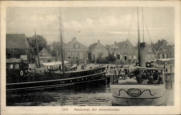 Ak Urk Flevoland Niederlande, Ankunft der Dampfschiffe