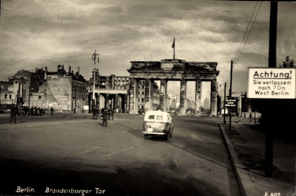 Foto Ak Berlin, Blick zum Brandenburger Tor von der Westseite aus