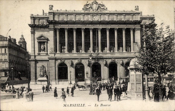 Ak Marseille Bouches du Rhône,  La Bourse,  Architektur, Menschen auf der Straße