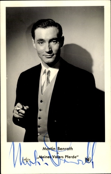 Postcard actor Martin Benrath, portrait with cigarette, autograph