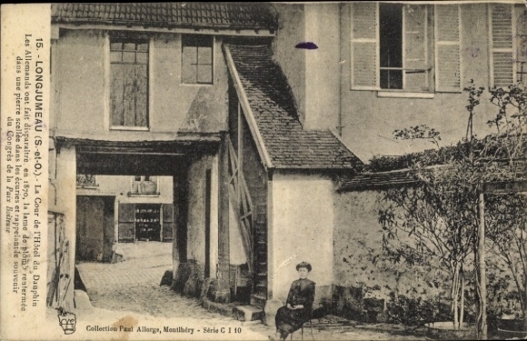 Postcard Longjumeau Essonne, La Cour de l'Hotel du Dauphin
