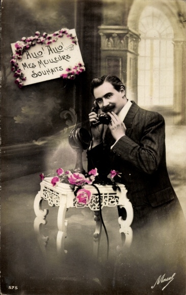 Ak Mann beim Telefonieren, Telefon, Blumen